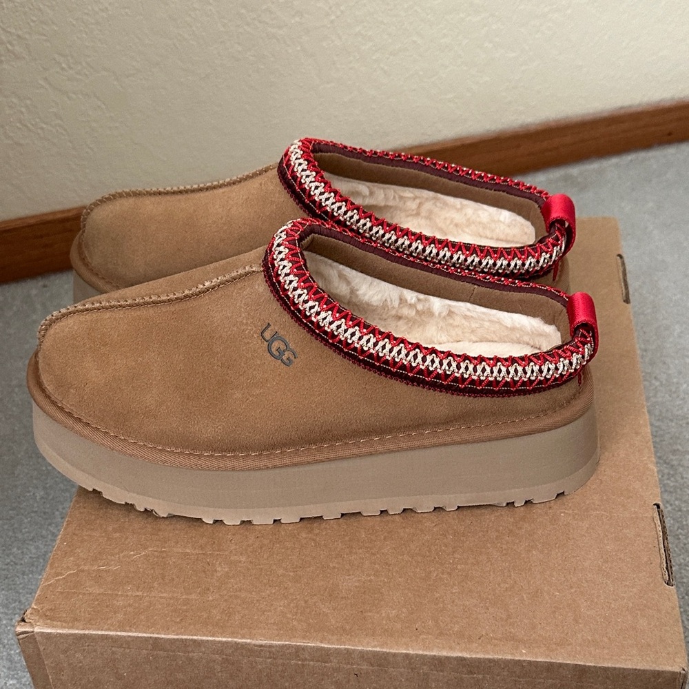 women UGG Tazz Brown Suede Slip-Ons with Red Trim sz 8 - Picture 6 of 7
